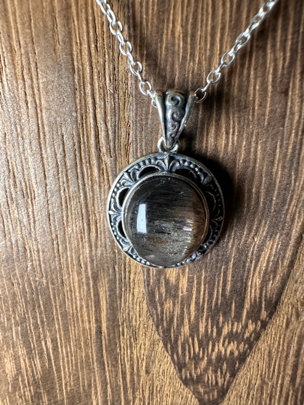 Sunstone and Silver Vintage Style Pendant Necklace on Silver Plated Chain - Picture 12 of 14